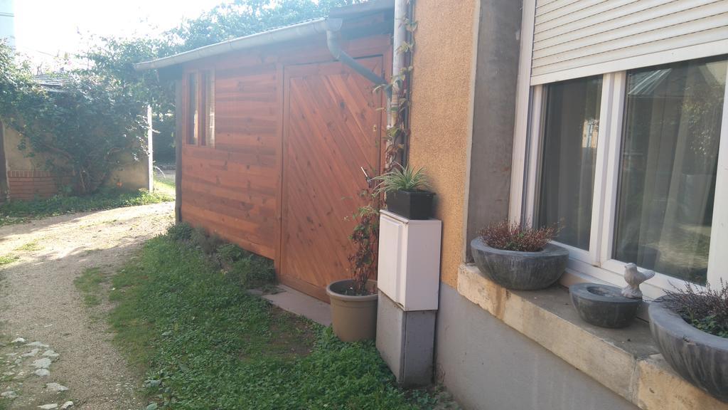 Le Nid Bord De La Loire Habitación en casa particular *